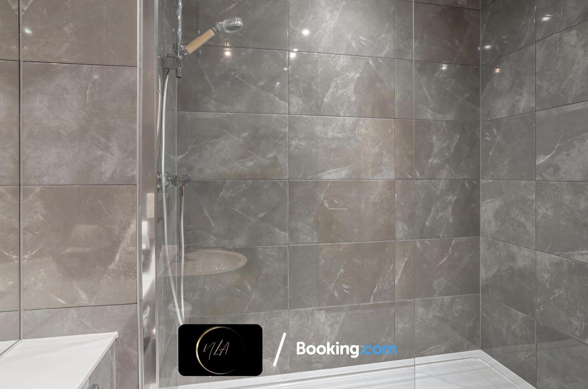 City Centre Apartment With Free Parking, 2 Bathrooms, Netflix And Wifi - Suitable For Contractors And Families - By Noor Luxury Accommodations Birmingham Kültér fotó