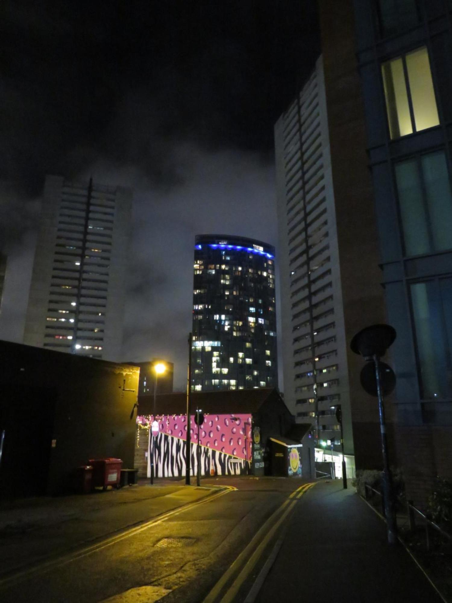 City Centre Apartment With Free Parking, 2 Bathrooms, Netflix And Wifi - Suitable For Contractors And Families - By Noor Luxury Accommodations Birmingham Kültér fotó